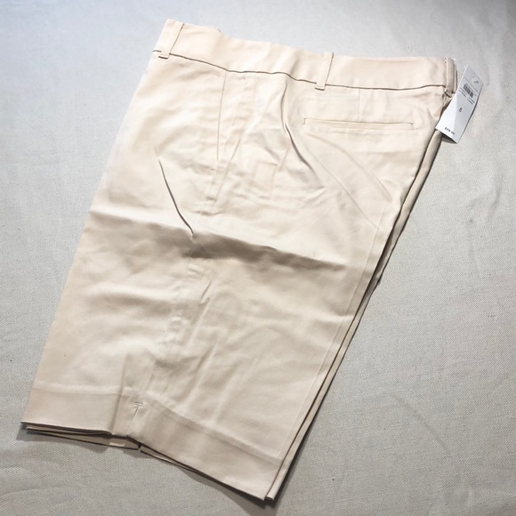 Ann Taylor Devin Fit Boardwalk Short - Picture 3 of 8